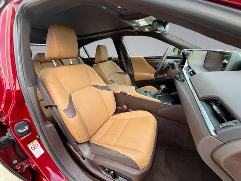 Used 2019 Lexus ES 350 Ultra Luxury w/ Accessory Package 2 FWD image 16