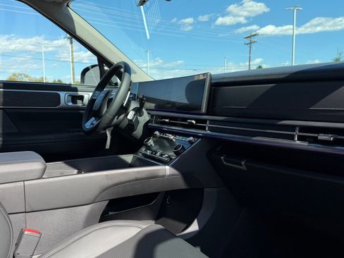 Used 2025 Hyundai Santa Fe Limited image 32