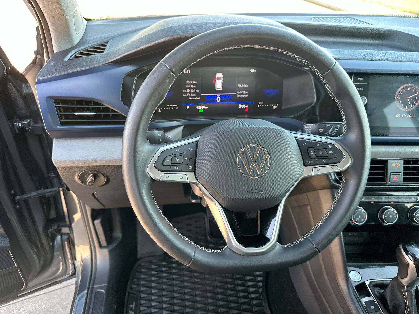 Used 2023 Volkswagen Taos SE FWD image 14