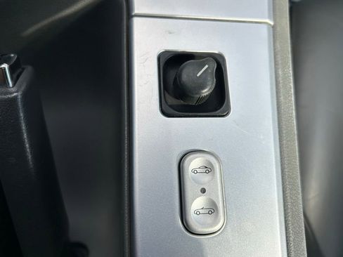 Used 2005 Chrysler Crossfire Limited RWD image 16