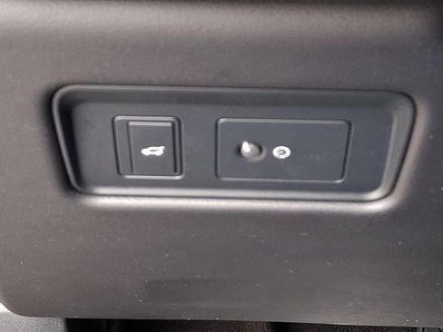 Used 2024 Jaguar F-PACE R-Dynamic S image 32