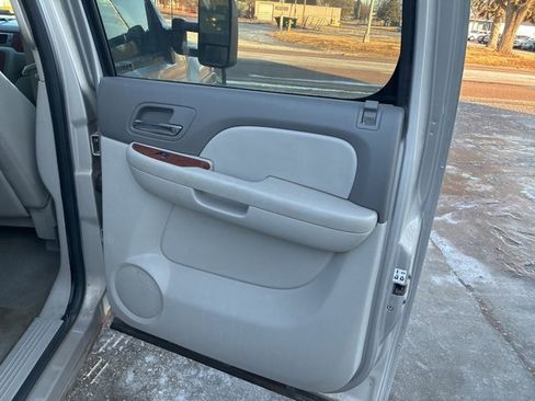 Used 2007 Chevrolet Silverado 1500 LTZ w/ EZ-Lift Tailgate Package image 18