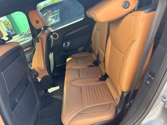 Used 2020 Land Rover Discovery HSE AWD/4WD image 4