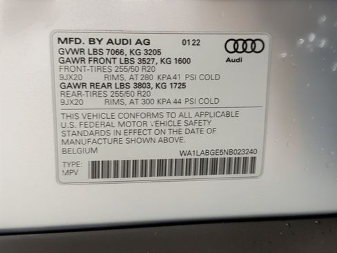 Used 2022 Audi e-tron Premium Plus w/ Premium Plus Package image 19