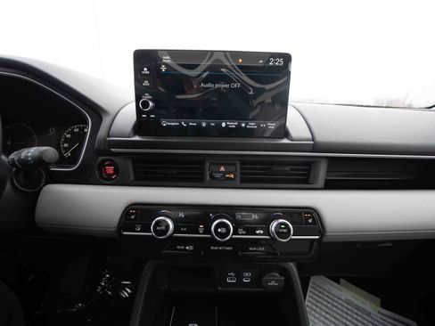 New 2025 Honda Pilot Touring image 17