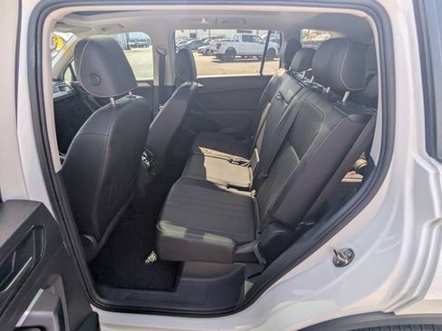 Used 2022 Volkswagen Tiguan SE w/ Panoramic Sunroof Package image 16