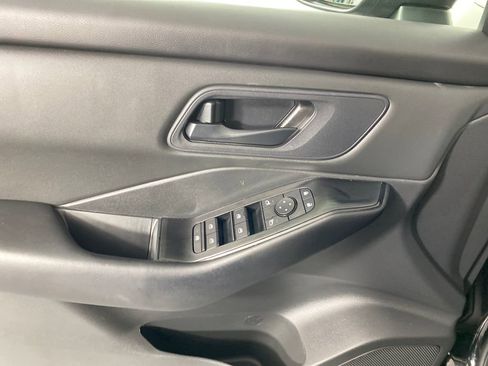 Used 2025 Nissan Rogue S image 10