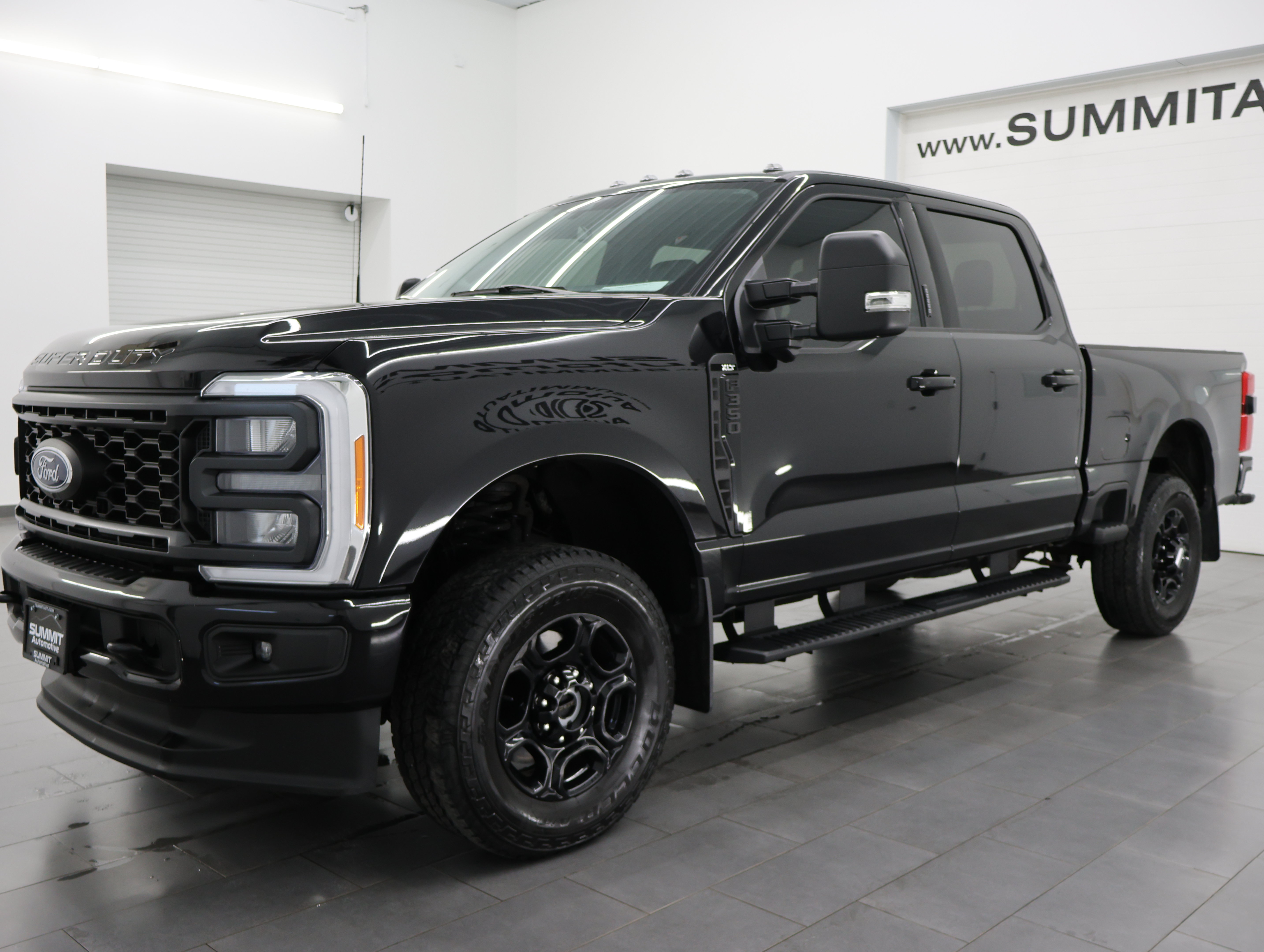 Used 2023 Ford F350 XLT w/ XLT Premium Package AWD/4WD image 7