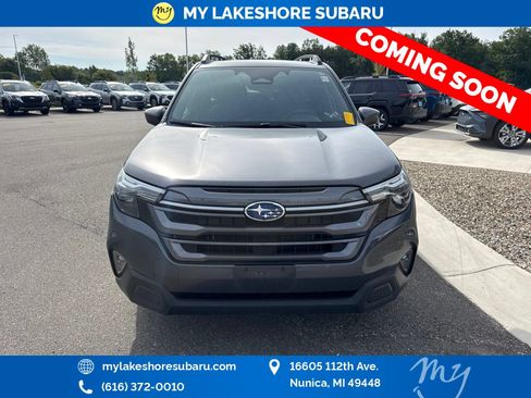 Used 2025 Subaru Forester Premium AWD/4WD image 2