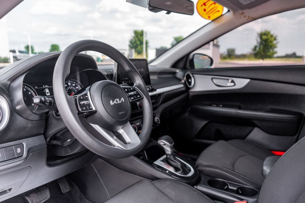 Used 2024 Kia Forte LXS w/ LXS Technology Package FWD image 19