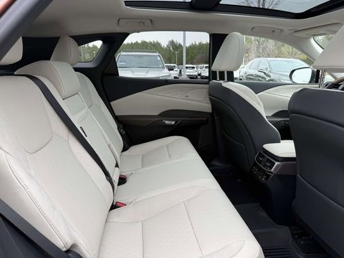 Used 2025 Lexus RX 450h Luxury w/ Convenience Package image 17