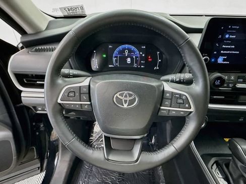 Used 2024 Toyota Grand Highlander AWD image 11