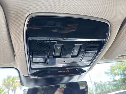 Certified 2025 Land Rover Range Rover SE AWD/4WD image 28