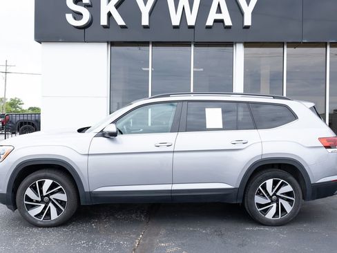 Used 2025 Volkswagen Atlas SE FWD image 2