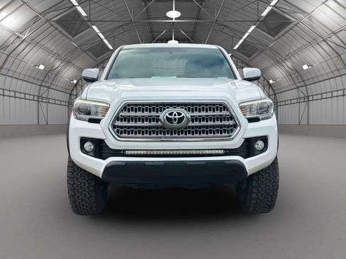 Used 2017 Toyota Tacoma TRD Off-Road RWD image 25