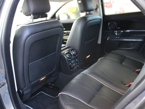 Used 2019 Jaguar XJ Supercharged image 18