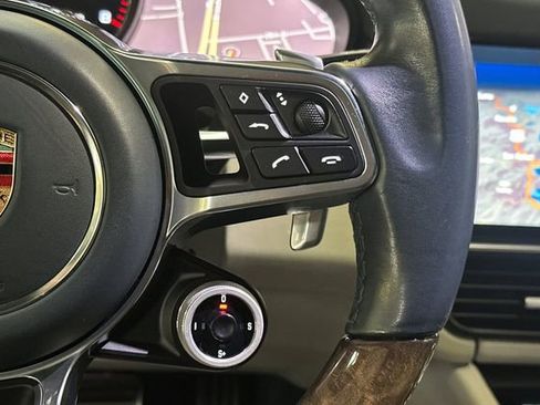 Used 2020 Porsche Cayenne S image 31