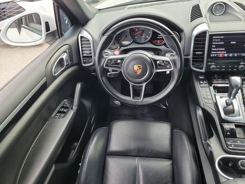 Used 2018 Porsche Cayenne Platinum Edition image 22