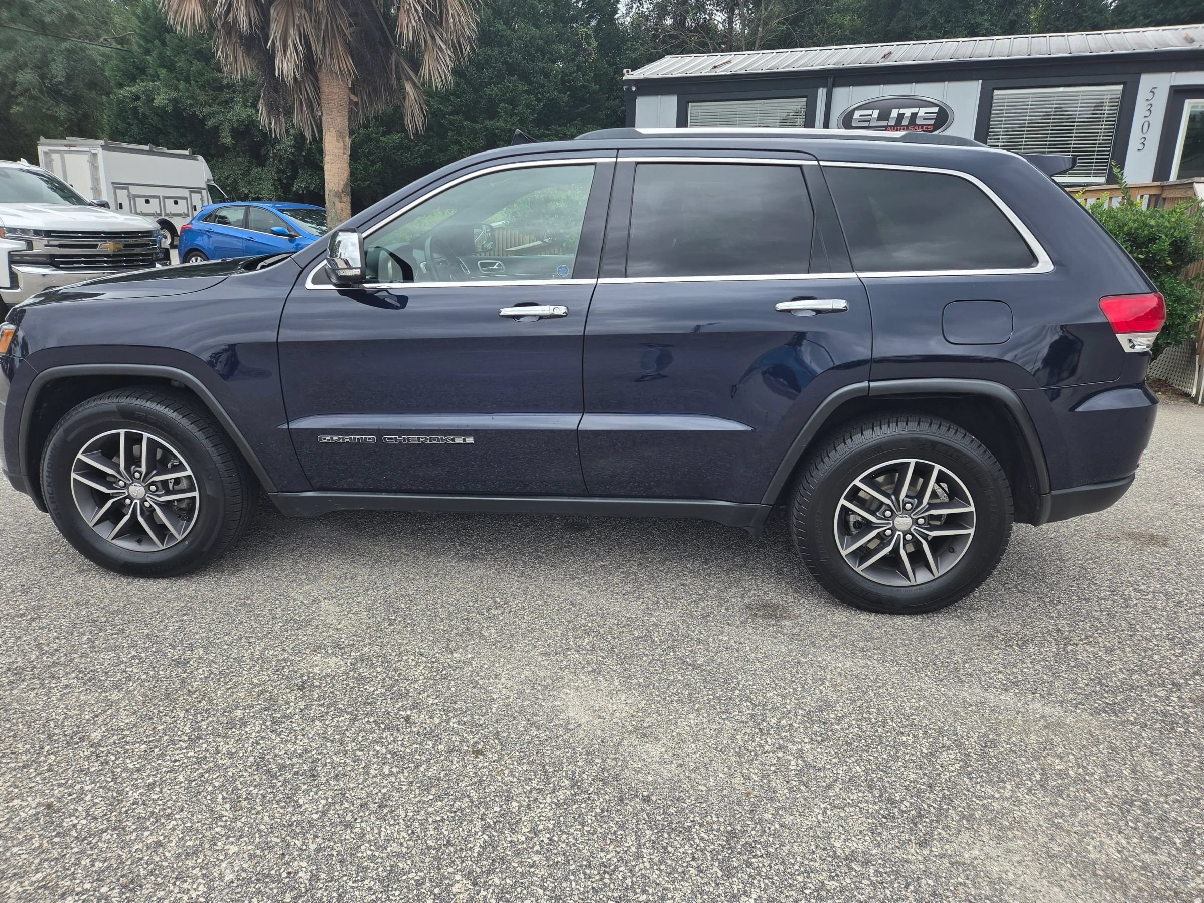 Used 2017 Jeep Grand Cherokee Limited w/ Luxury Group II RWD image 11