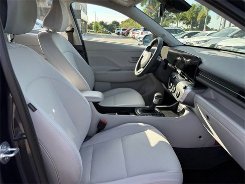 Used 2024 Hyundai Kona SE image 15