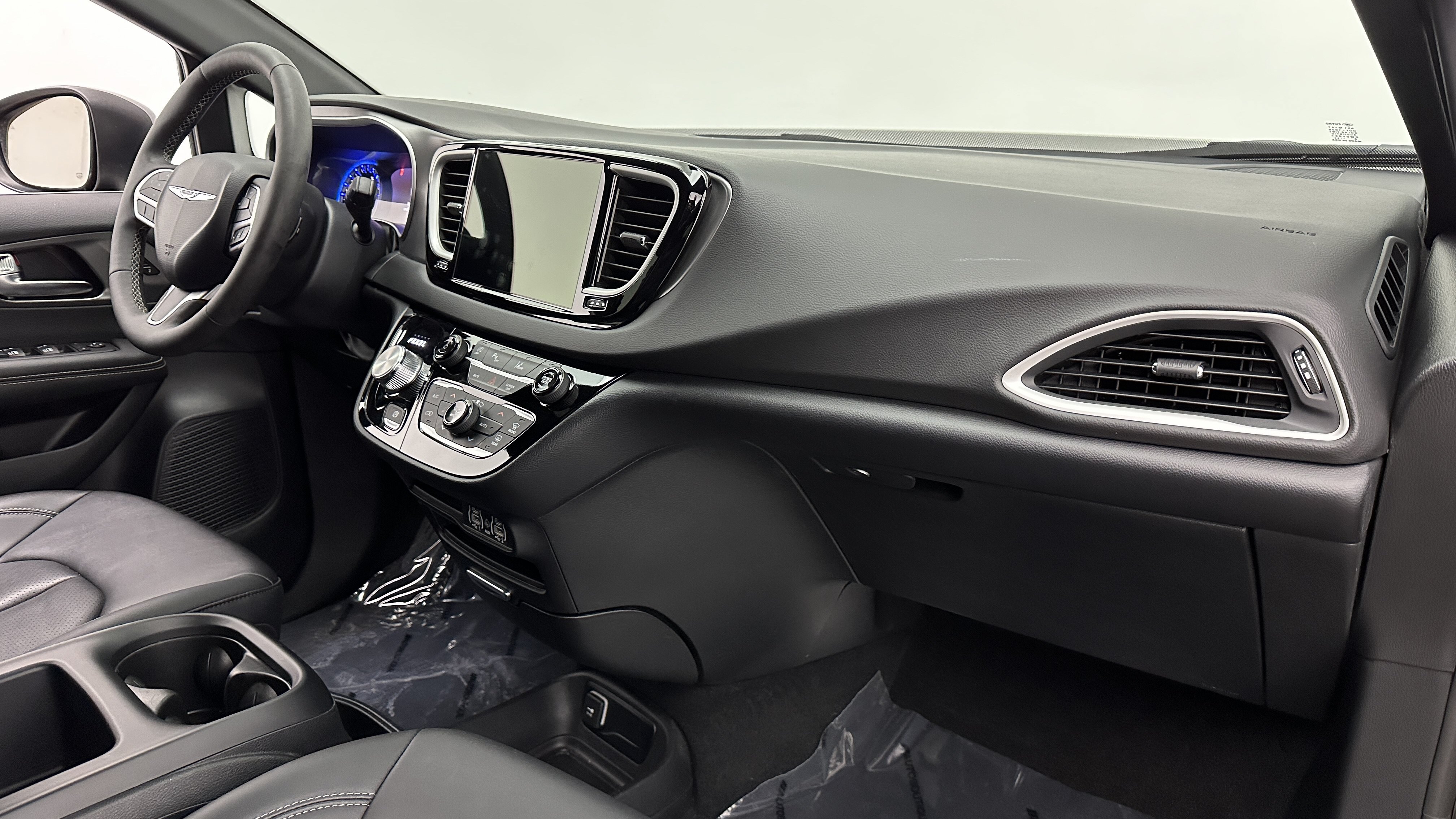 Used 2025 Chrysler Pacifica Select FWD image 37