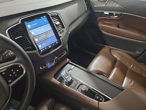 Used 2023 Volvo XC90 B6 Ultimate w/ Protection Package Premier image 10