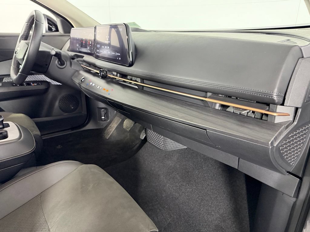 Used 2024 Nissan Ariya AWD image 29