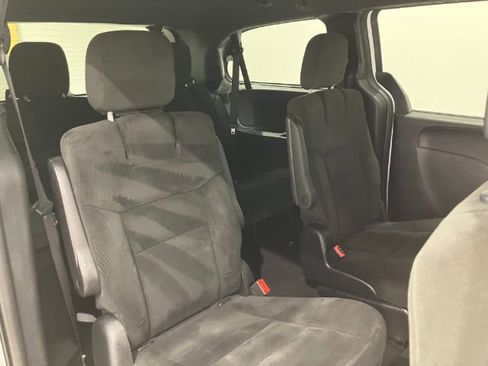 Used 2016 Dodge Grand Caravan SE FWD image 40