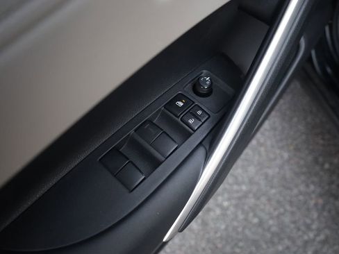 Used 2023 Toyota Corolla Cross L FWD image 19