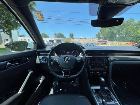 Certified 2022 Volkswagen Passat 2.0T R-Line FWD image 20