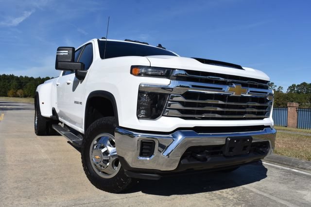 Used 2024 Chevrolet Silverado 3500 LT AWD/4WD image 5
