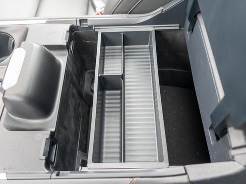 Used 2025 Ford Expedition Active image 39