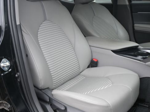 Used 2020 Toyota Camry SE image 33