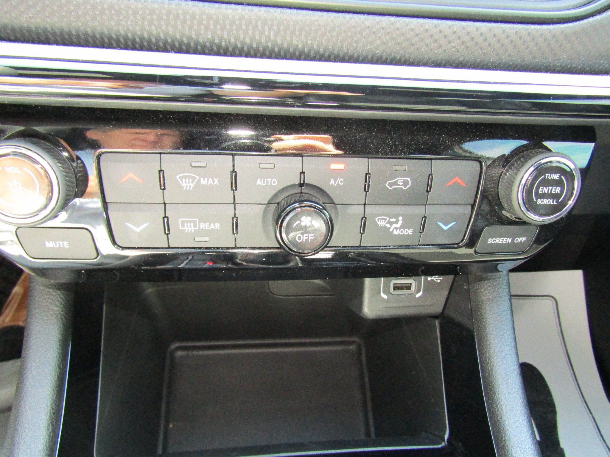 Used 2025 Jeep Compass Trailhawk w/ Sun & Sound Group AWD/4WD image 24