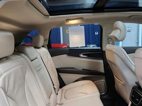 Used 2018 Lincoln MKX Reserve w/ Driver Assistance Package image 19