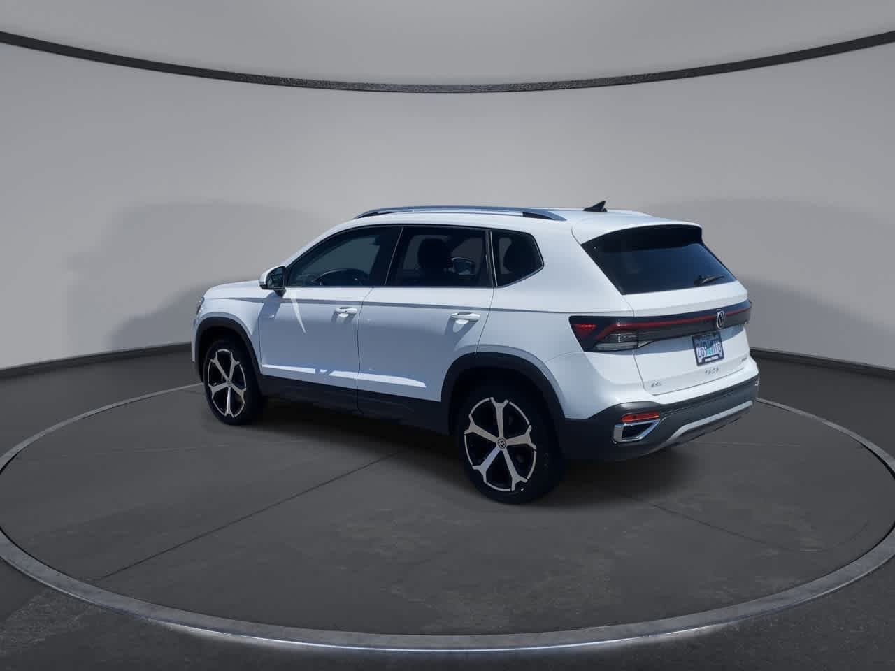 Used 2025 Volkswagen Taos SEL AWD/4WD image 7
