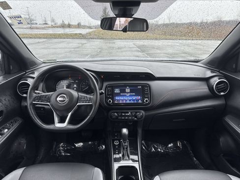 Used 2023 Nissan Kicks SR w/ SR Premium Package FWD image 11