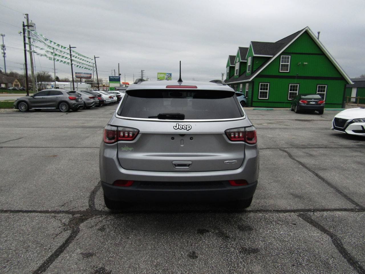 Used 2018 Jeep Compass Latitude w/ Popular Equipment Group FWD image 6