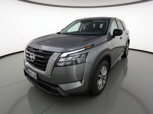 Used 2024 Nissan Pathfinder S FWD image 3