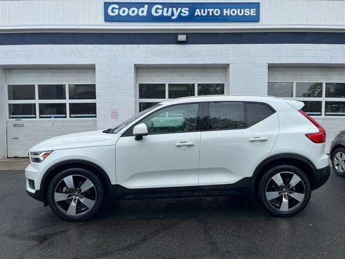 Used 2019 Volvo XC40 T5 Momentum AWD/4WD image 1