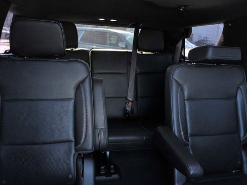 Used 2021 GMC Yukon Denali w/ Denali Premium Package image 11