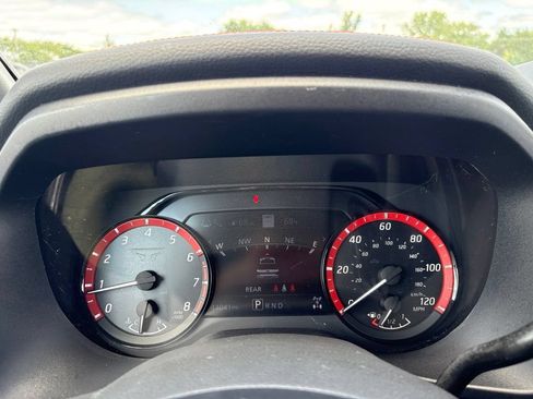 Used 2024 Nissan Titan PRO-4X w/ Pro-4x Convenience Package AWD/4WD image 15