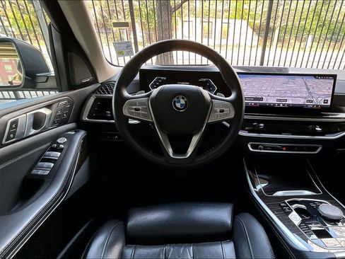 Used 2025 BMW X7 xDrive40i image 6