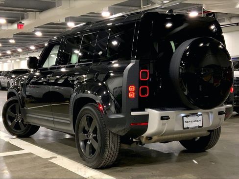 Used 2024 Land Rover Defender 110 S image 11