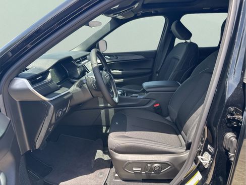 New 2026 Jeep Grand Cherokee Laredo X RWD image 33