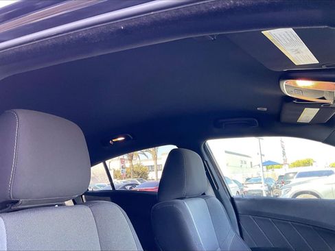 Used 2017 Dodge Charger SXT image 22