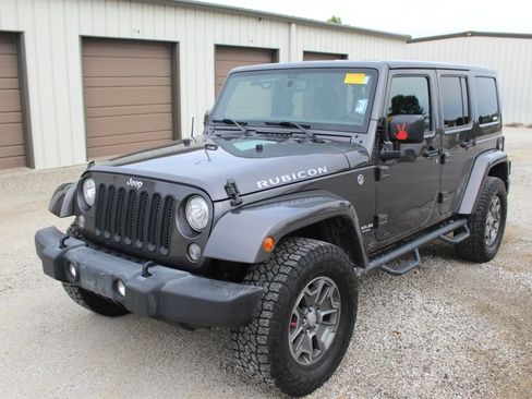 Used 2017 Jeep Wrangler Unlimited Rubicon w/ Connectivity Group AWD/4WD image 2