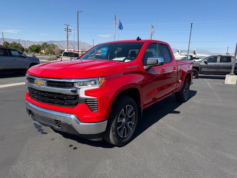 Used 2023 Chevrolet Silverado 1500 LT AWD/4WD image 7
