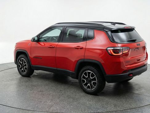 Used 2025 Jeep Compass Trailhawk AWD/4WD image 6