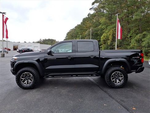 Used 2024 Chevrolet Colorado ZR2 w/ Technology Package image 3